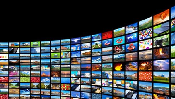Mosaico de telas de televisao